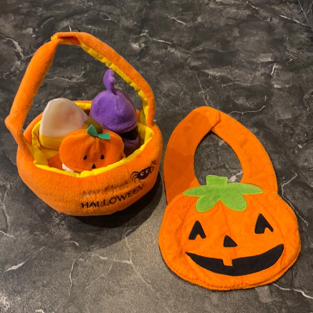 My First Halloween 🎃 Peekaboo Plush Basket & Bib